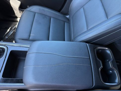 Used 2025 Chevrolet Traverse LT AWD/4WD image 14