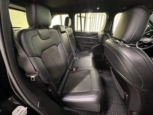 Used 2023 Jeep Grand Cherokee Trailhawk image 20