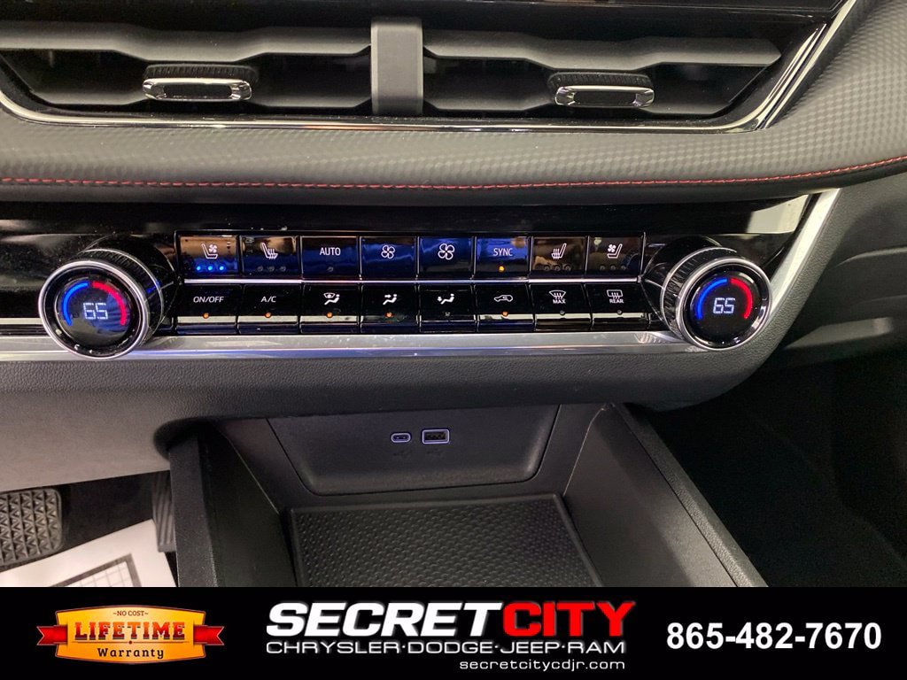 Used 2025 Chevrolet Equinox RS w/ Convenience Package III FWD image 21