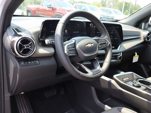 New 2027 Chevrolet Equinox LT w/ Convenience Package II AWD/4WD image 8