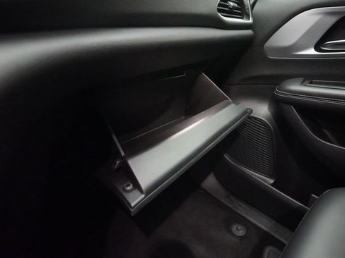 Used 2023 Chrysler Pacifica Touring-L w/ S Appearance Package image 31