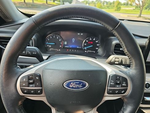 Used 2023 Ford Explorer XLT w/ Equipment Group 202A AWD/4WD image 22