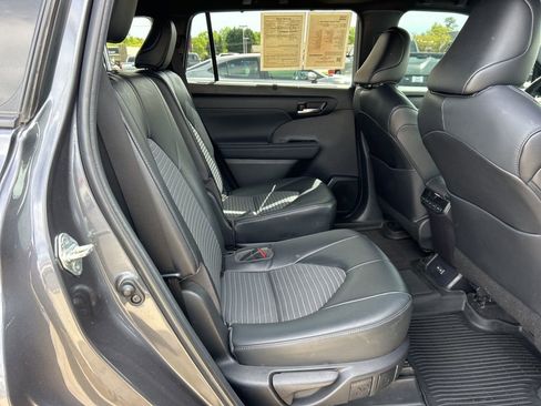 Used 2023 Toyota Highlander XSE image 21