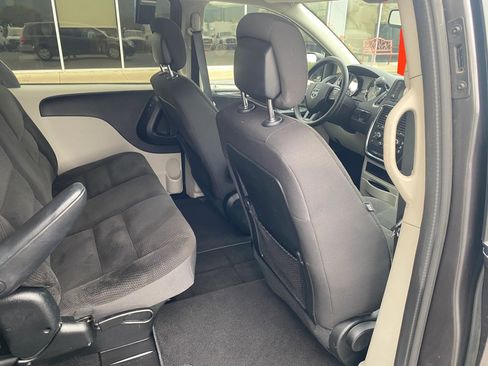 Used 2018 Dodge Grand Caravan SE w/ UConnect Hands-Free Group FWD image 26