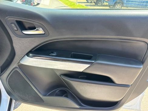 Used 2022 Chevrolet Colorado LT w/ Fleet Safety Package RWD image 28