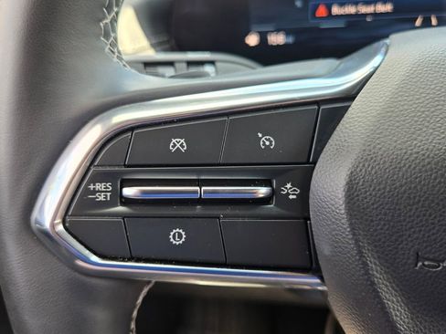 Used 2025 Chevrolet Traverse LT image 23