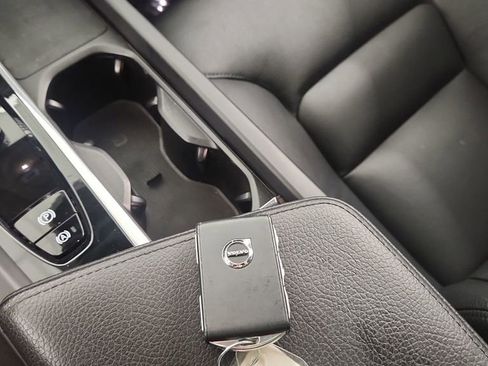 Used 2022 Volvo XC60 B5 Momentum image 20