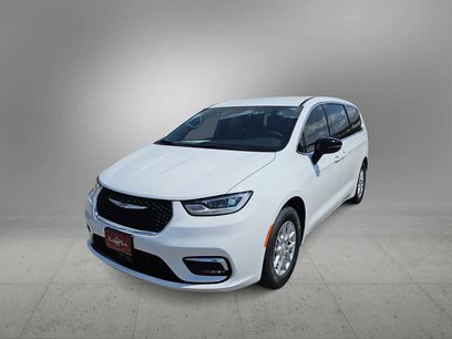 New 2025 Chrysler Pacifica Select
