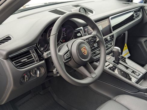 Certified 2026 Porsche Macan AWD/4WD image 4