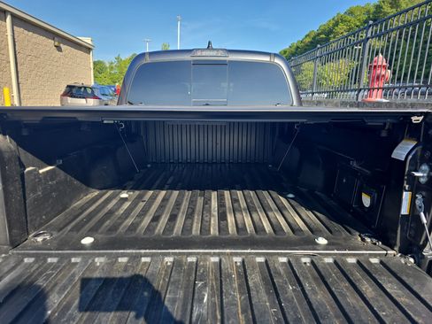 Used 2023 Toyota Tacoma TRD Sport w/ Technology Package AWD/4WD image 13