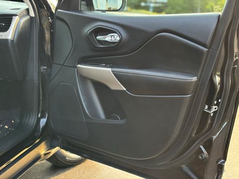 Used 2017 Jeep Cherokee Limited AWD/4WD image 44