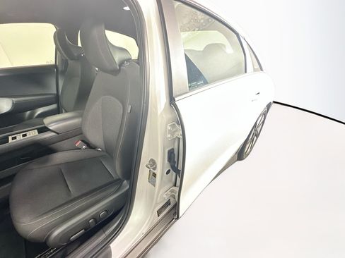 Used 2024 Hyundai Ioniq 6 SE RWD image 12