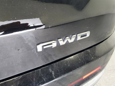 Used 2023 GMC Acadia Denali w/ Black Diamond Edition image 36