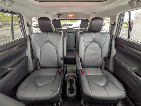 Used 2024 Toyota Highlander Platinum AWD/4WD image 24