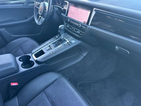 Used 2021 Porsche Macan image 16