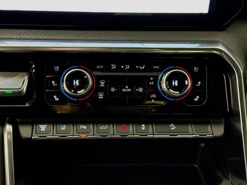 Used 2024 GMC Sierra 2500 Denali w/ Denali Reserve Package image 16