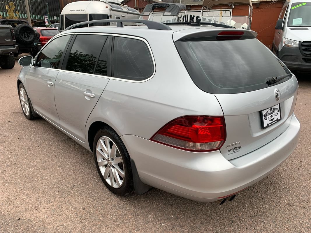 Used 2011 Volkswagen Jetta TDI FWD image 5