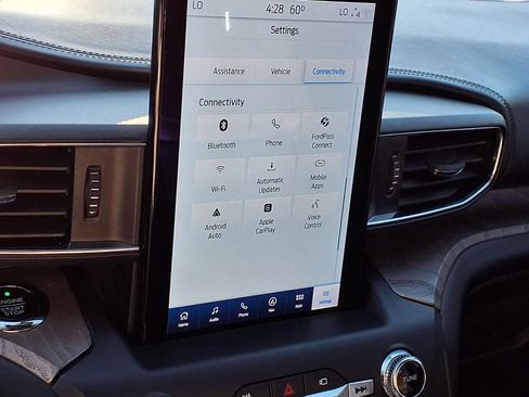 Used 2020 Ford Explorer Platinum w/ Premium Technology Package image 32