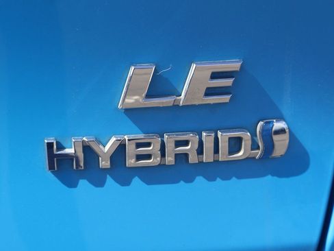 Used 2019 Toyota RAV4 LE AWD/4WD image 6