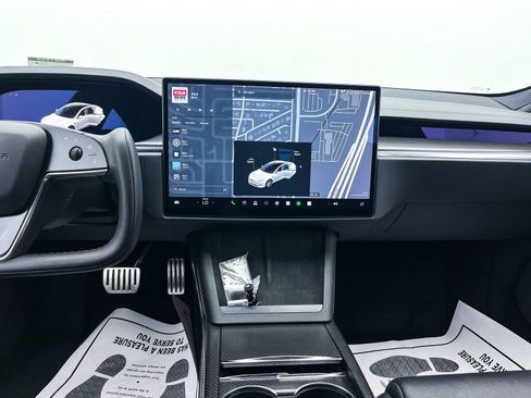 Used 2021 Tesla Model S Plaid image 9