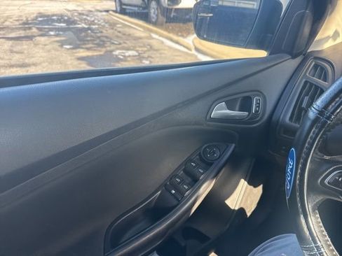 Used 2015 Ford Focus SE w/ SE Sport Package image 26