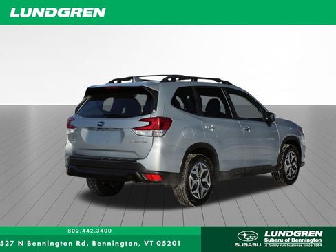 Used 2022 Subaru Forester Premium image 3