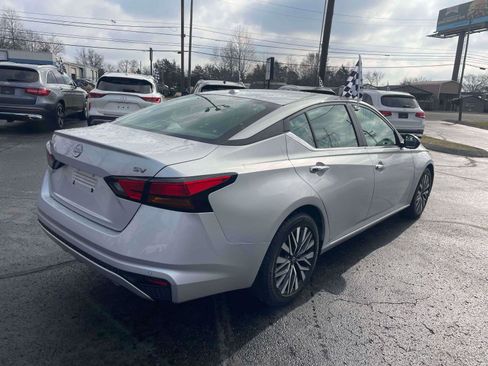Used 2024 Nissan Altima 2.5 SV image 4