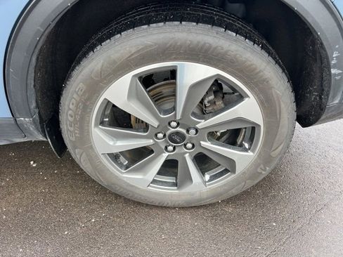 Used 2024 Ford Escape Platinum image 9