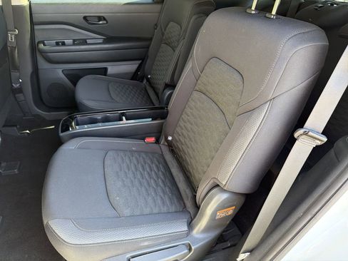 Certified 2024 Nissan Pathfinder SV w/ SV Premium Package FWD image 20