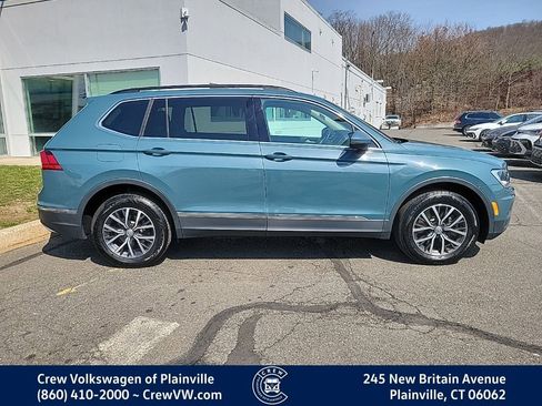 Used 2020 Volkswagen Tiguan SE w/ Panoramic Sunroof Package image 34