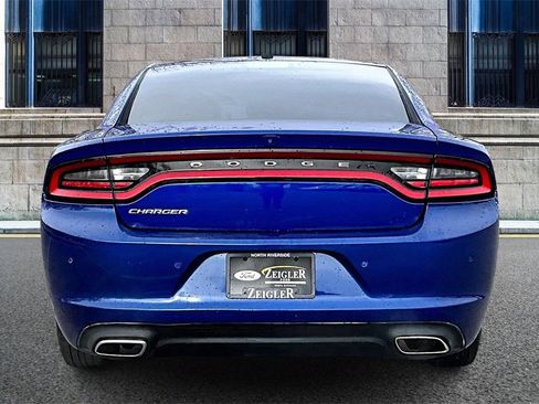 Used 2019 Dodge Charger SXT image 4