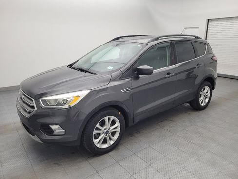 Used 2017 Ford Escape SE w/ Equipment Group 201A FWD image 2
