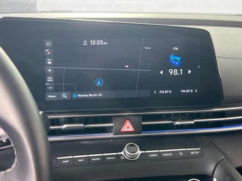 Used 2021 Hyundai Elantra Limited FWD image 13
