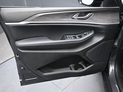 New 2026 Jeep Grand Cherokee L 4WD image 13