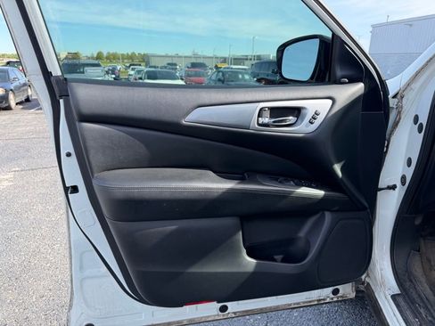 Used 2017 Nissan Pathfinder SL w/ Trailer Tow Package image 13