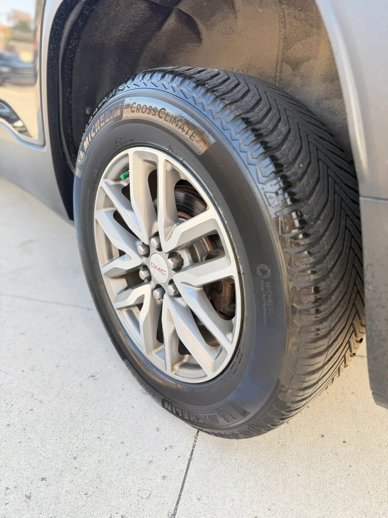 Used 2018 GMC Acadia SLE w/ Driver Alert Package I AWD/4WD image 8