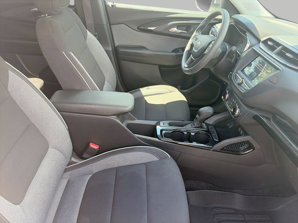 Used 2023 Chevrolet TrailBlazer LT FWD image 8