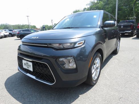 Used 2022 Kia Soul LX w/ Technology Package image 2