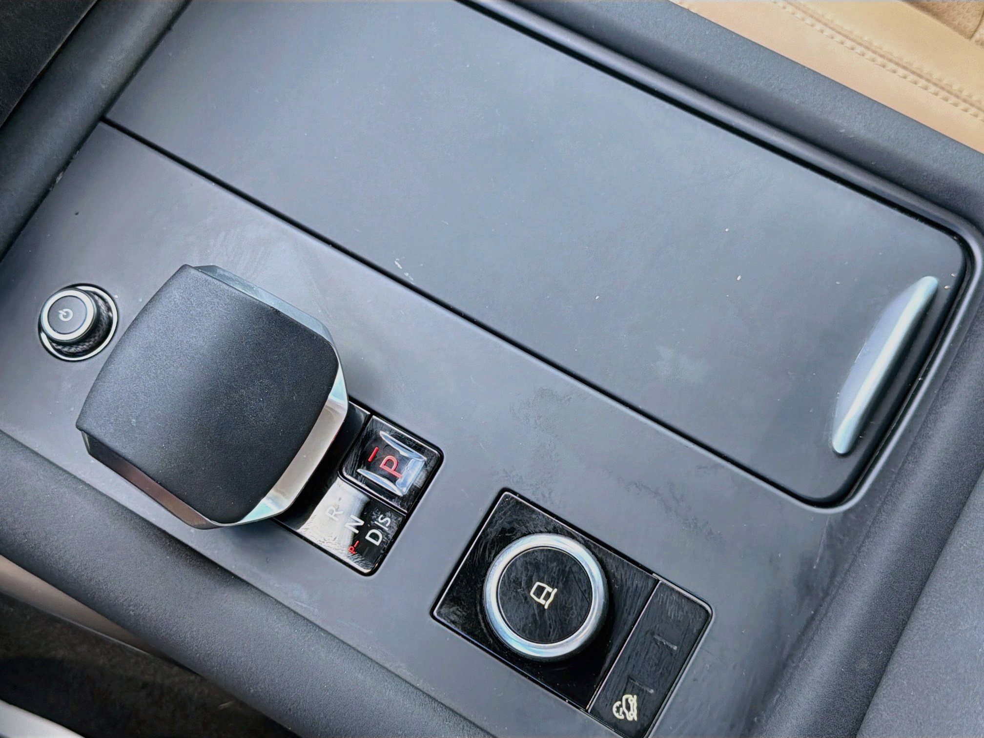 Used 2025 Land Rover Discovery Dynamic SE AWD/4WD image 30