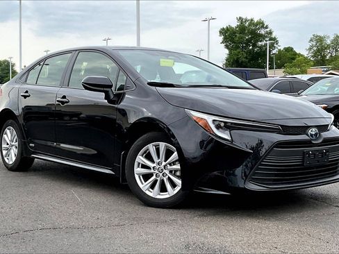 Used 2023 Toyota Corolla LE w/ LE Convenience Package AWD/4WD image 3