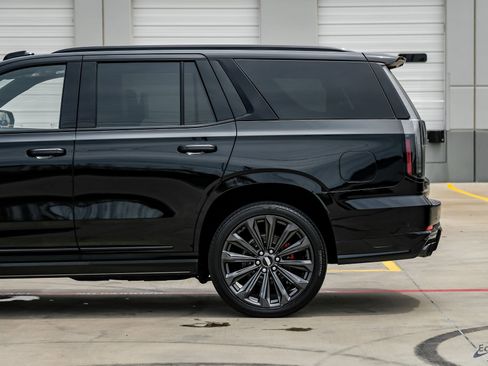 Used 2025 Cadillac Escalade V AWD/4WD image 9