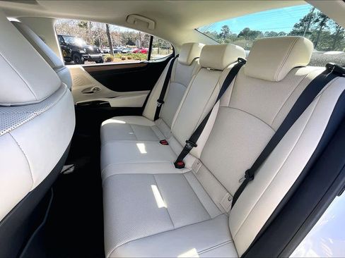 Used 2025 Lexus ES 300h w/ Premium Package image 19