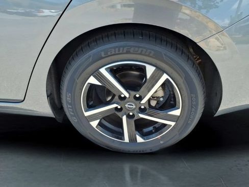 Used 2025 Nissan Sentra SV FWD image 13