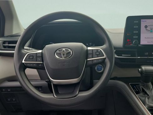 Used 2021 Toyota Sienna LE w/ LE Plus Package AWD/4WD image 12