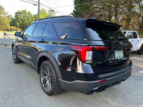 Used 2025 Ford Explorer ST-Line w/ ST-Line Street Pack AWD/4WD image 6