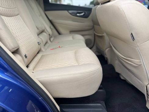 Used 2019 Nissan Rogue SV w/ Sun & Sound Touring Package FWD image 23