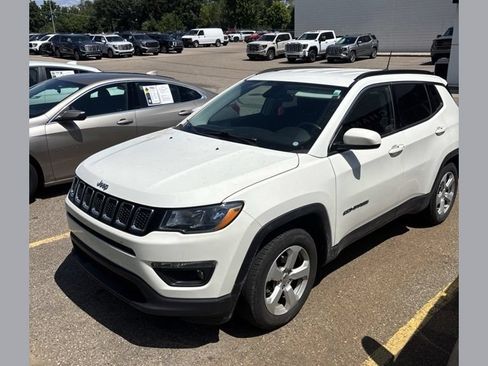 Used 2019 Jeep Compass Latitude w/ Popular Equipment Group FWD image 1
