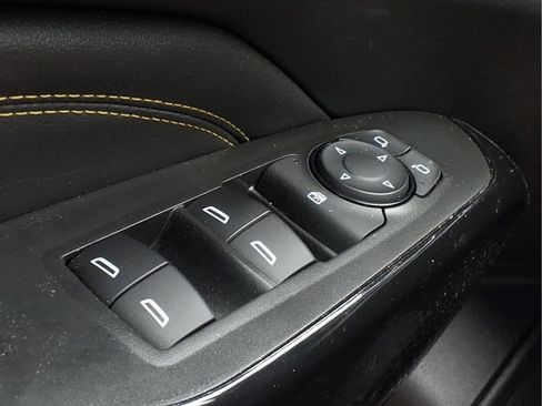 Used 2025 Chevrolet Trax LT FWD image 20