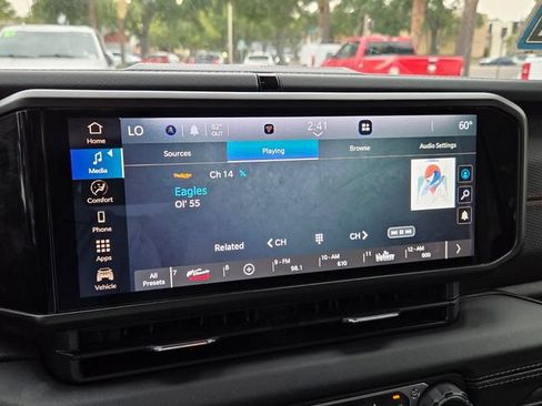 Used 2024 Jeep Wrangler Unlimited Rubicon AWD/4WD image 23