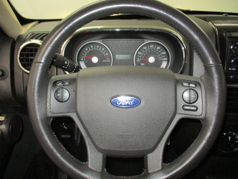 Used 2010 Ford Explorer XLT image 17